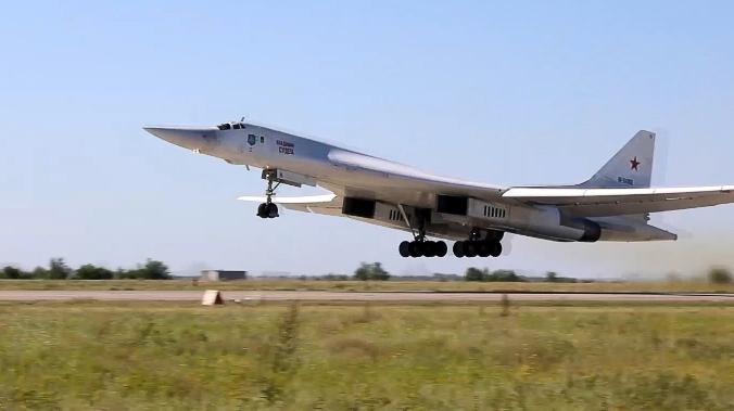 Пара ракетоносцев Ту-160 совершила перелет дальностью в 7000 км  