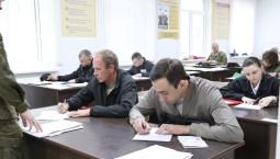 Судьбы разные, цель одна: кто приходит в Севастополе подписывать контракт на военную службу