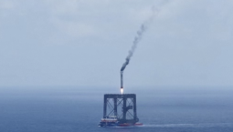 Китай впервые вернул первую ступень ракеты на море