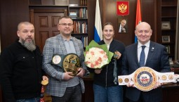 Губернатор Развожаев поздравил Гапешину с «золотом» России