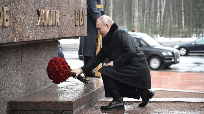 Владимир Путин почтил память погибших ленинградцев и защитников города