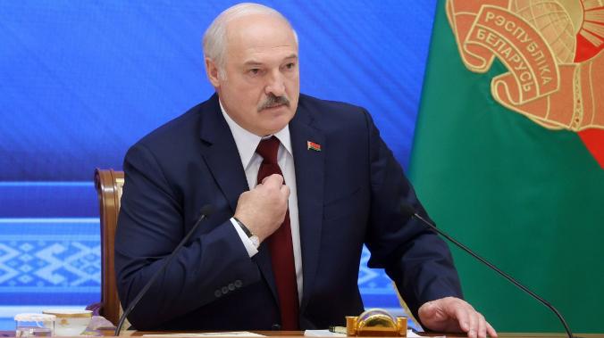 У Лукашенко заподозрили инсульт из-за нетвердой походки