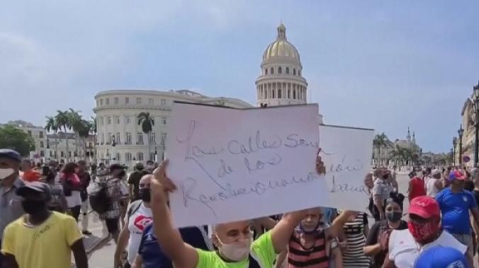 На Кубе проходят массовые антиправительственные протесты