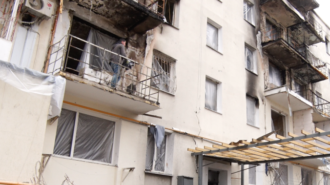 Окна в доме №20 на улице Павла Корчагина заменят до 15 апреля