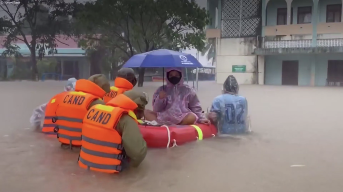 Десятки человек погибли из-за наводнения во Вьетнаме