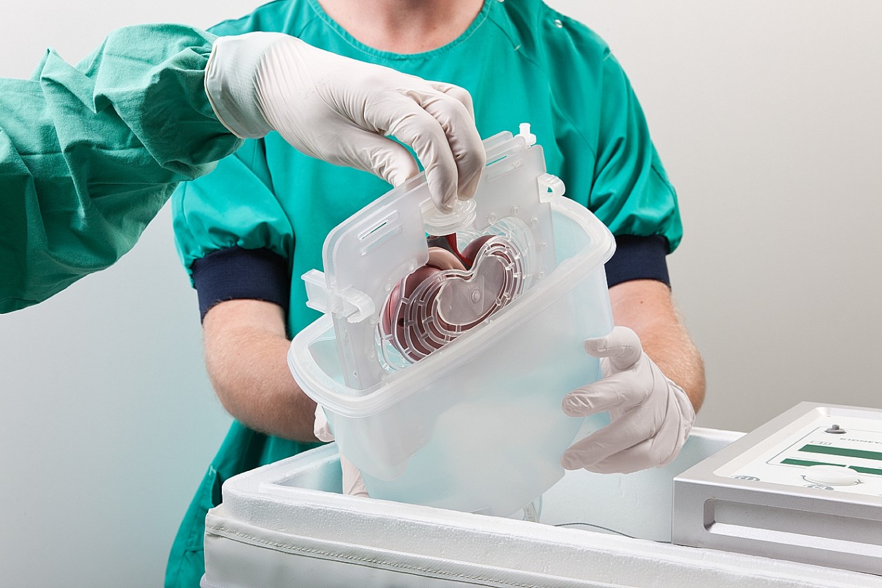 Донор после смерти. Трансплантация органов и тканей. Трансплантация органов фото. Аппараты для трансплантационных органов. Методы консервирования органов и тканей.