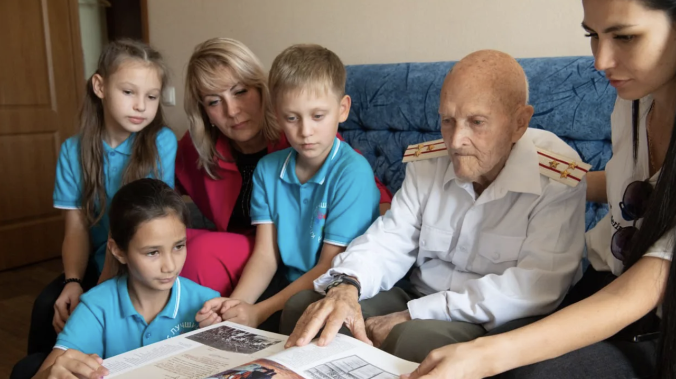 Ветерану ВОВ Кржеминскому исполнилось 98 лет