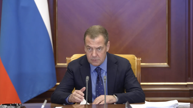 Медведев: заводы Европы – под прицелом России