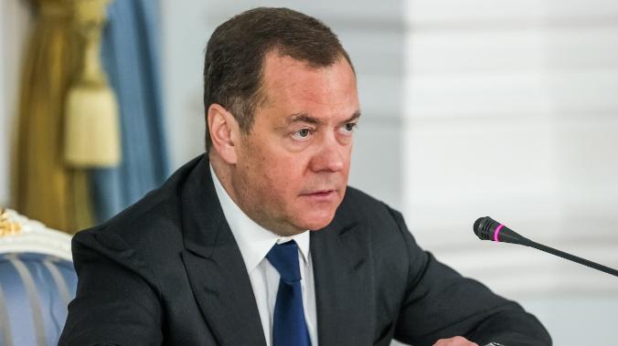 Медведев назвал Евросоюз 51-м штатом США
