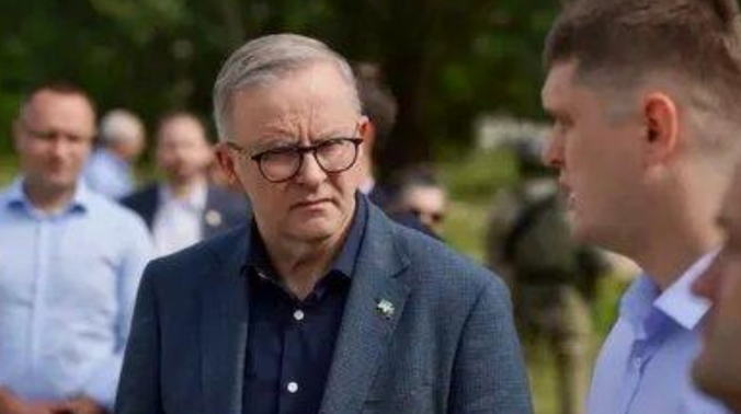 Австралия передаст Украине 14 БТР и 20 бронемашин