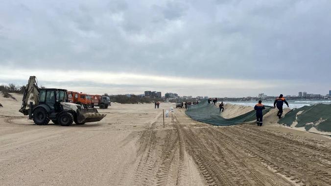 На пляжах Кубани не нашли новых выбросов мазута