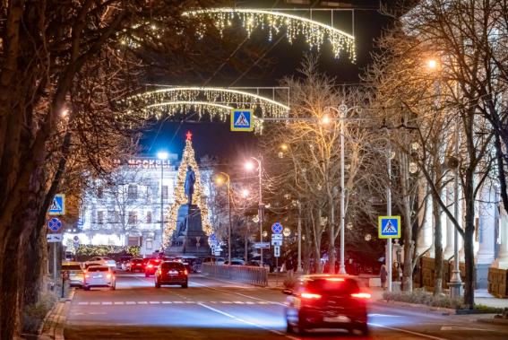 На площади Нахимова в праздники закроют парковку 