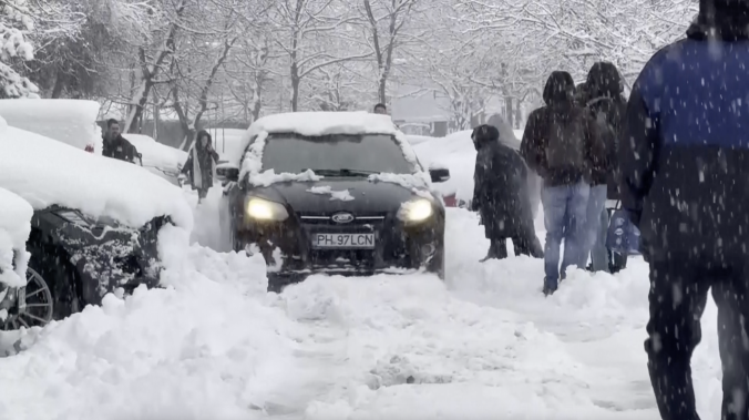 Снегопад нарушил транспортное сообщение Румынии