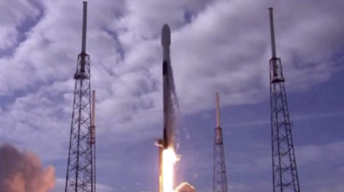 Ракета SpaceX доставила на орбиту 143 спутника