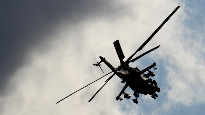 Колонна российской бронетехники под прикрытием вертолетов Ми-35 вошла Айн-Инсу на севере Сирии