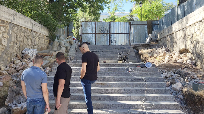 Лестница к скверу Кирилла и Мефодия готова на 40%