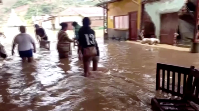 На запад Боливии обрушилось сильное наводнение