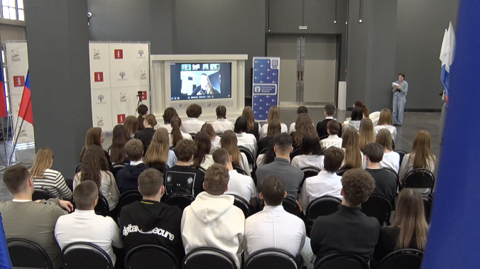 Детям Севастополя показали кино о трагедии Донбасса