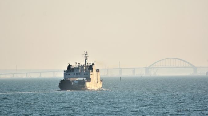 В Керченском проливе эвакуировали экипаж судна 