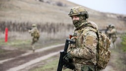 Более 400 000 контрактников пополнили войска за год