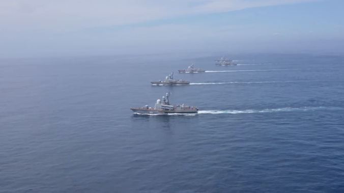 Главком ВМФ России поздравил моряков-надводников