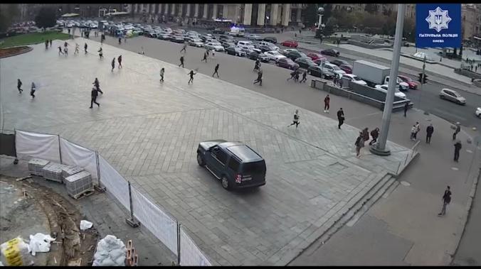 На Майдане Независимости водитель заехал в толпу людей