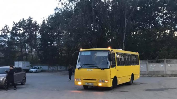 В Симферополе в ходе рейдов оштрафовали 106 пассажиров маршруток без масок