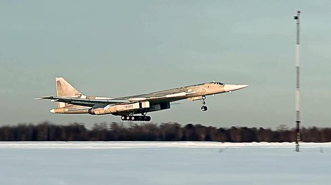 Новый ракетоносец Ту-160М поднялся в воздух