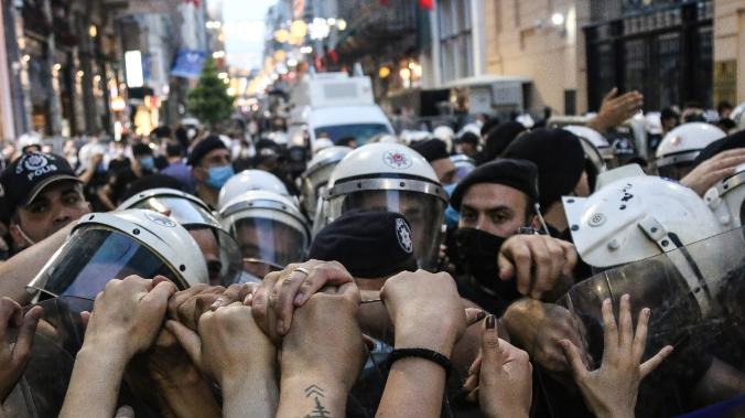 Эксперт: Таких протестов в Турции не было давно