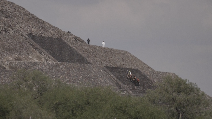 Неизвестный открыл огонь по туристам в Мексике