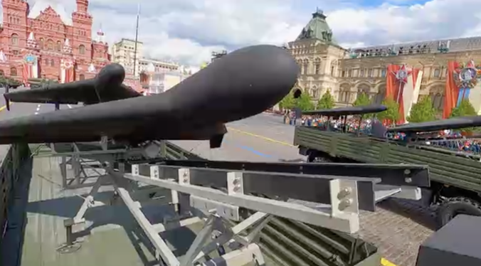 На Параде в Москве в честь 80-летия Великой Победы впервые показали «Орланы», «Ланцеты» и «Герани»