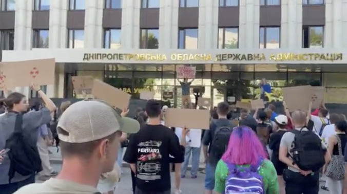 Украинцы митингуют из-за отставки министра обороны
