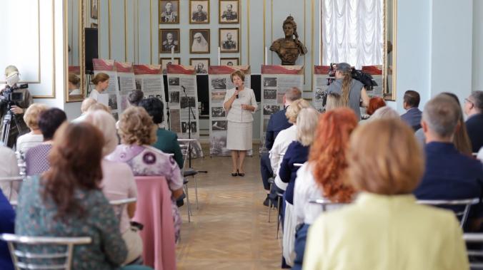 В Севастополе вышел справочник о героях обороны