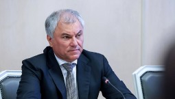 Володин: Зеленский держится за власть войной
