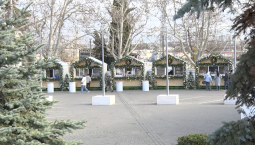 Новогодняя ярмарка открылась на площади Нахимова