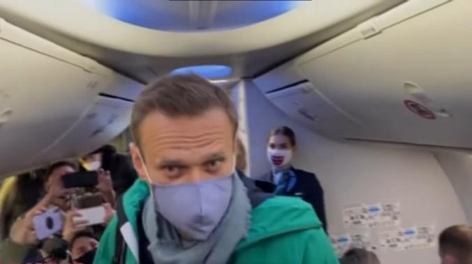 Алексея Навального задержали сразу после прибытия в Россию