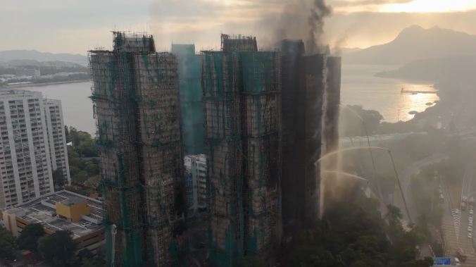 При пожаре в Гонконге погибли свыше 120 человек 