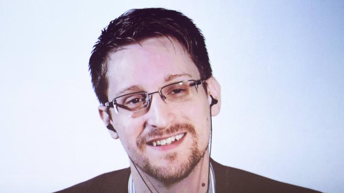 Эдвард Сноуден получил российское гражданство