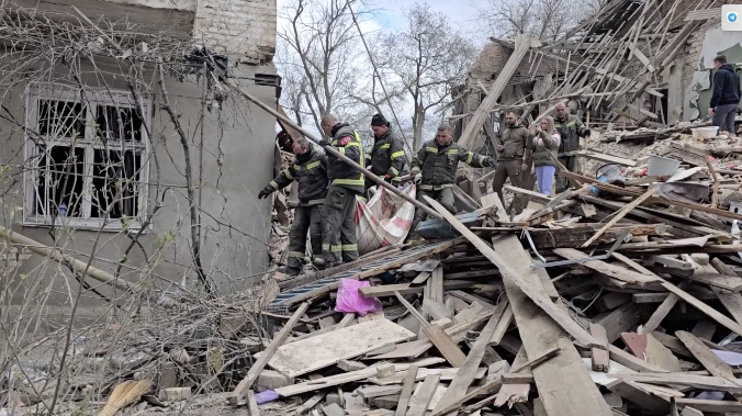 Удар ВСУ по Васильевке: из-под завалов дома извлекли тело девочки