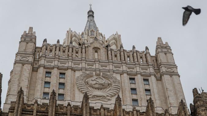 МИД РФ сообщил об эвакуации персонала посольства с территории Украины