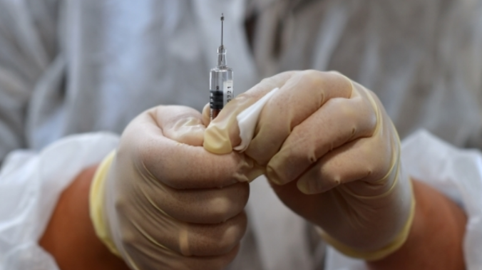 Американская фармкомпания прекращает поставки вакцин от оспы и кори в Россию