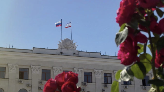 Республика Крым отмечает День флага и Герба 
