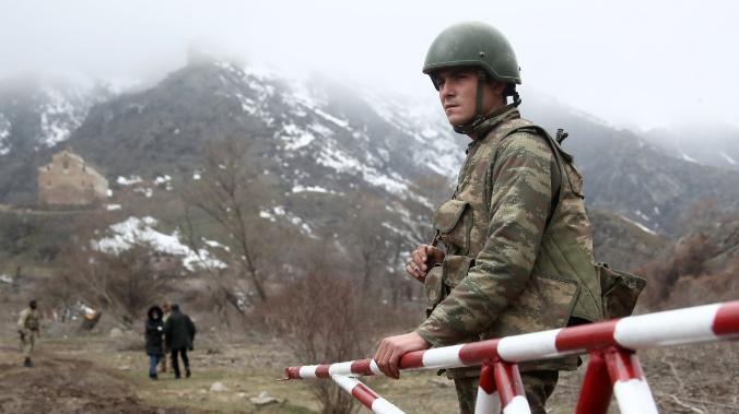 Министр обороны Армении не исключает применения силы на границе с Азербайджаном
