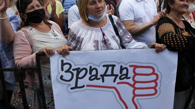 Украинцы утратили веру в правительство, Раду и суд