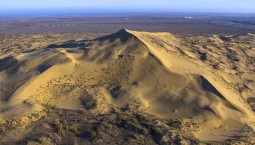 Крупнейшему бархану Евразии оказалось 60 тысяч лет