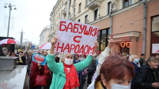 Жители Минска устроили митинги в разных районах города после разгона марша пенсионеров