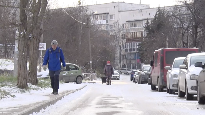 Жители Острякова недовольны скользкими дорогами 