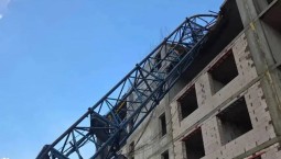 В Евпатории упал башенный кран с крановщицей 