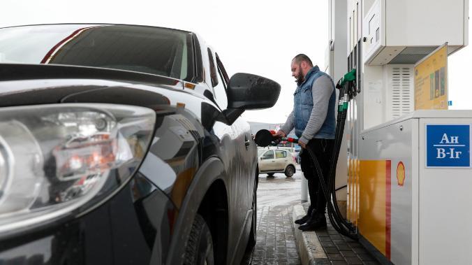 Бензин в РФ подорожал с опережением графика