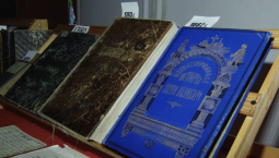  В Морской библиотеке Севастополя представили редкие книги и медали в честь Дня ВМФ